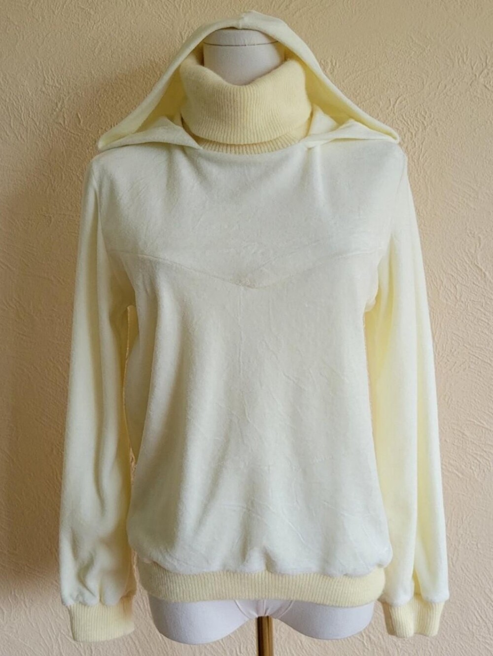 Doll Rags | 70s Vintage Ivory Hooded Turtleneck